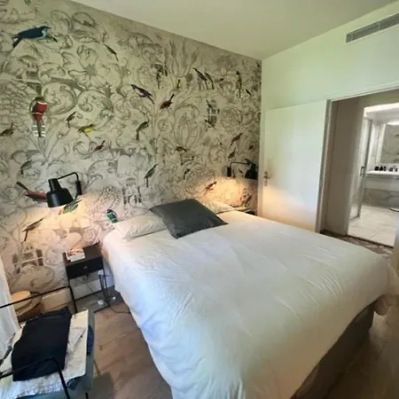 Splendide Avec Piscine Et Jardin Face A La - Fr-1-726-2 Apartamento
